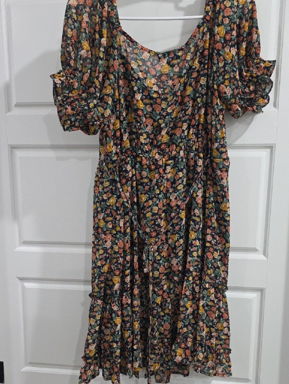 GiGiO Black Floral Puff-Sleeve Midi Dress - Picture 2 of 3